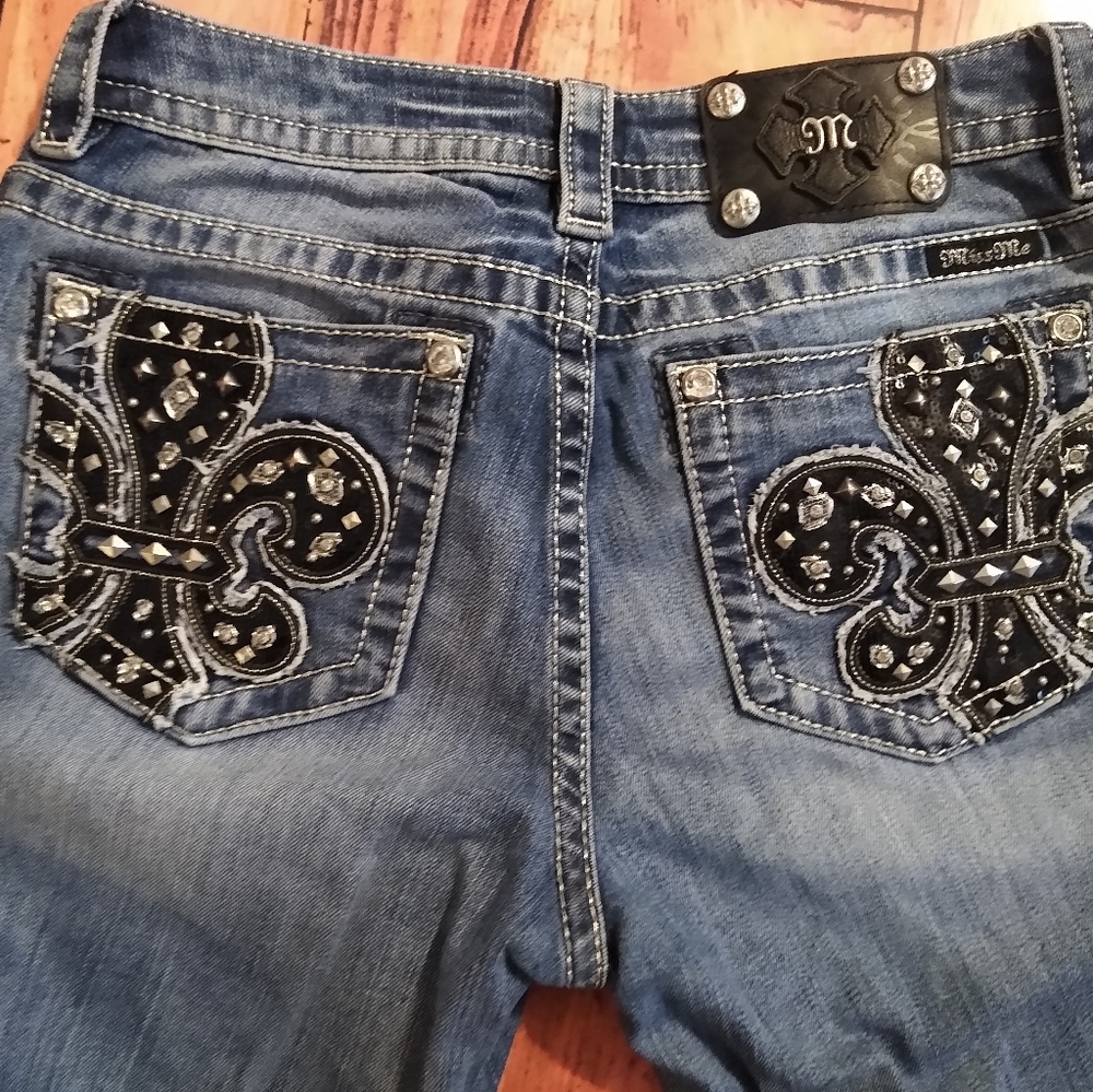 New Women's Miss Me Jeans - Picture 3 of 4